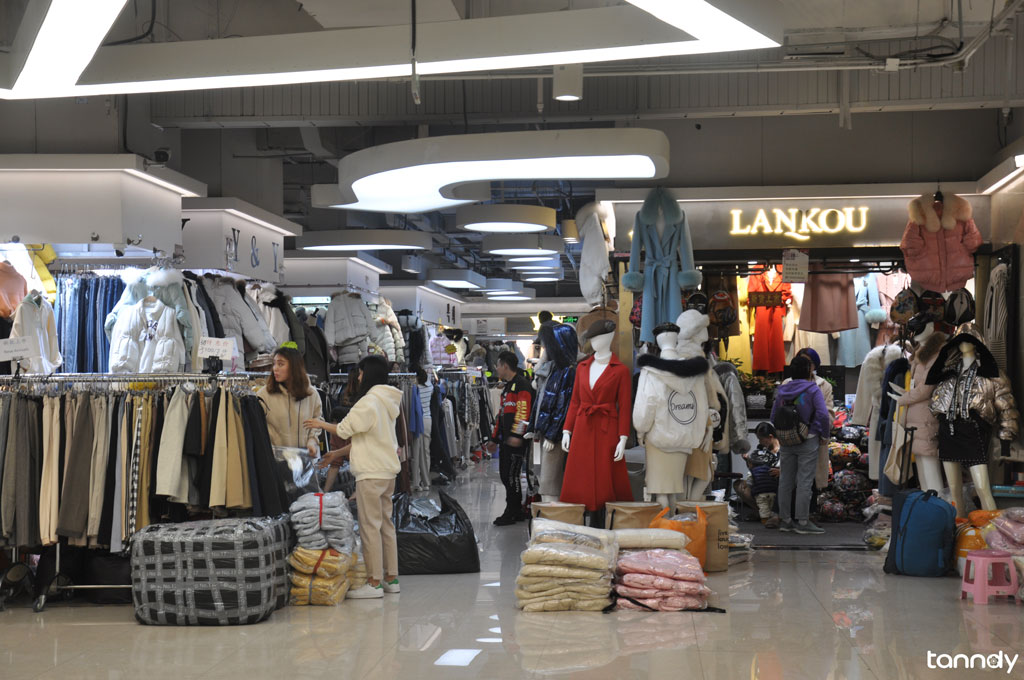 Shops-in-Baima-clothes-market