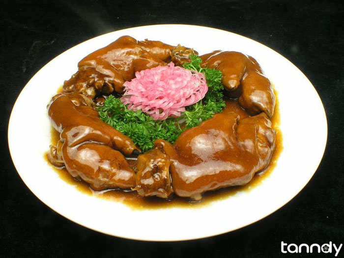 Traditional Hakka Cuisine. Recommendation: bake chicken in salt, Toufu pot, Pork soup, fried rice, sitck rice bread. Nationlity flovour