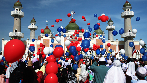 Muslims Around The World Celebrate Eid al-Fitr