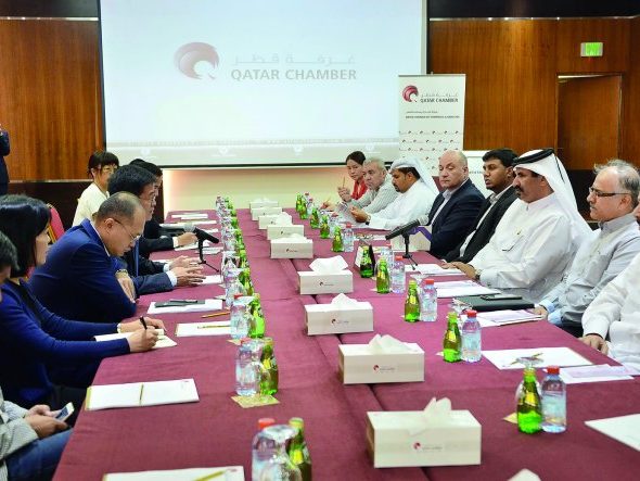 Mohamed bin Ahmed bin Towar Al Kuwari (third left), QC Vice-Chairman, and other Qatari prominent businessmen meeting with the members of Chinese trade delegation at QC headquarters
