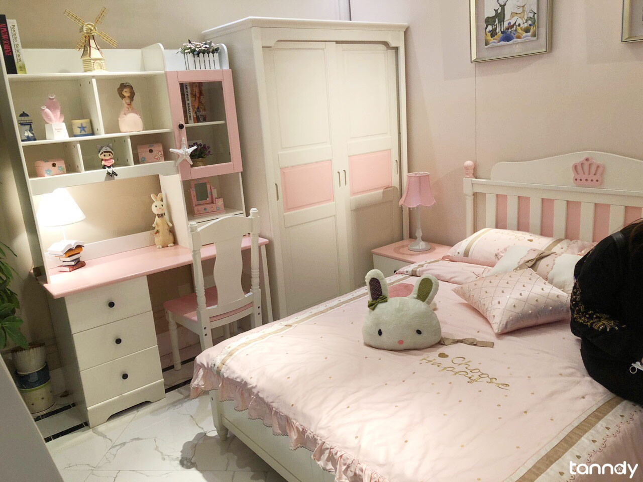 Pink-color-style-furniture-kits-for-kids-bedroom