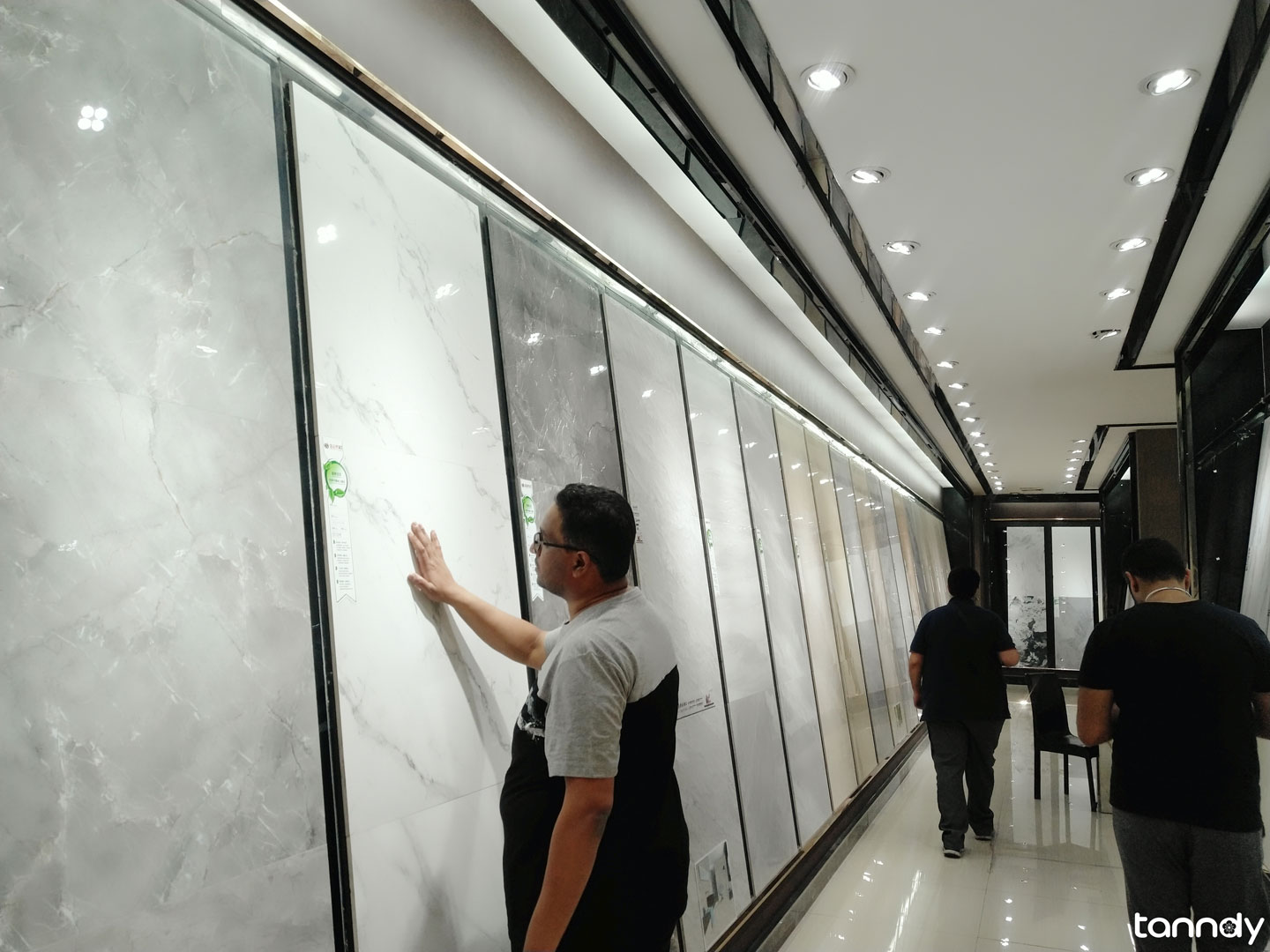 Tiles-showroom-in-Foshan