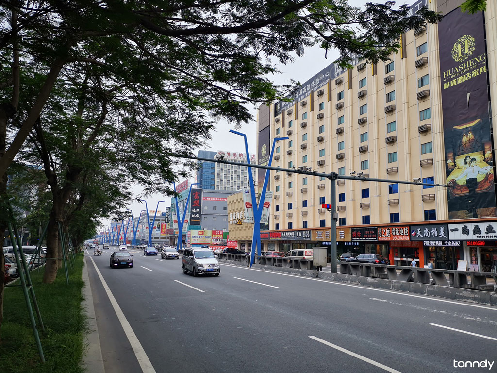 Furniture-market-street-in-Foshan-Shunde