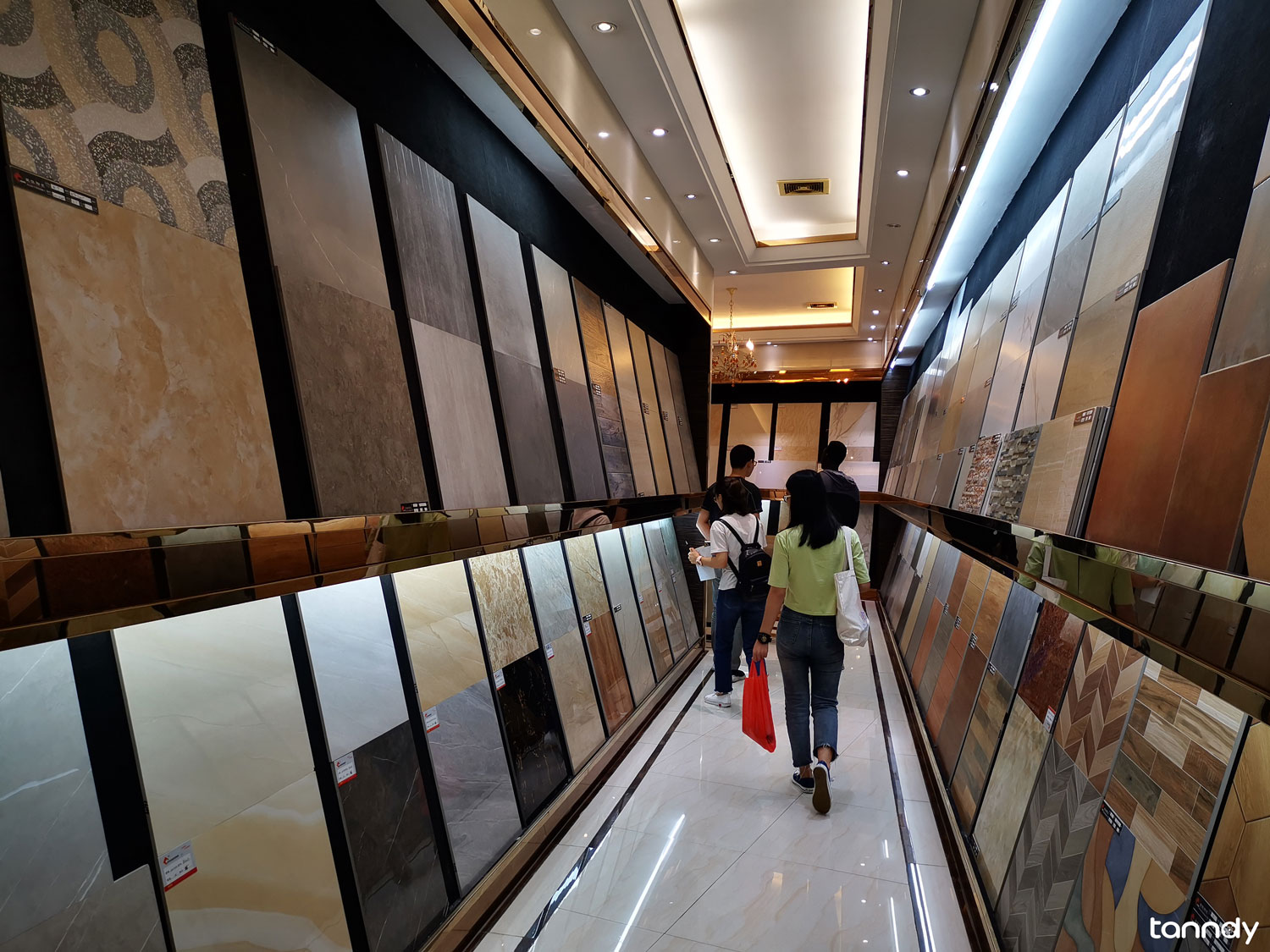 buying-tiles-in-foshan-tiles-market