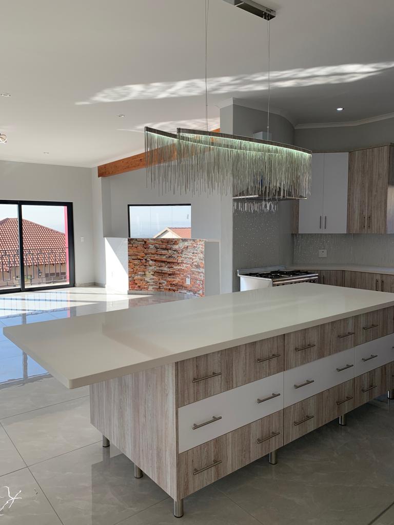 House in South Africa - Kitchen table