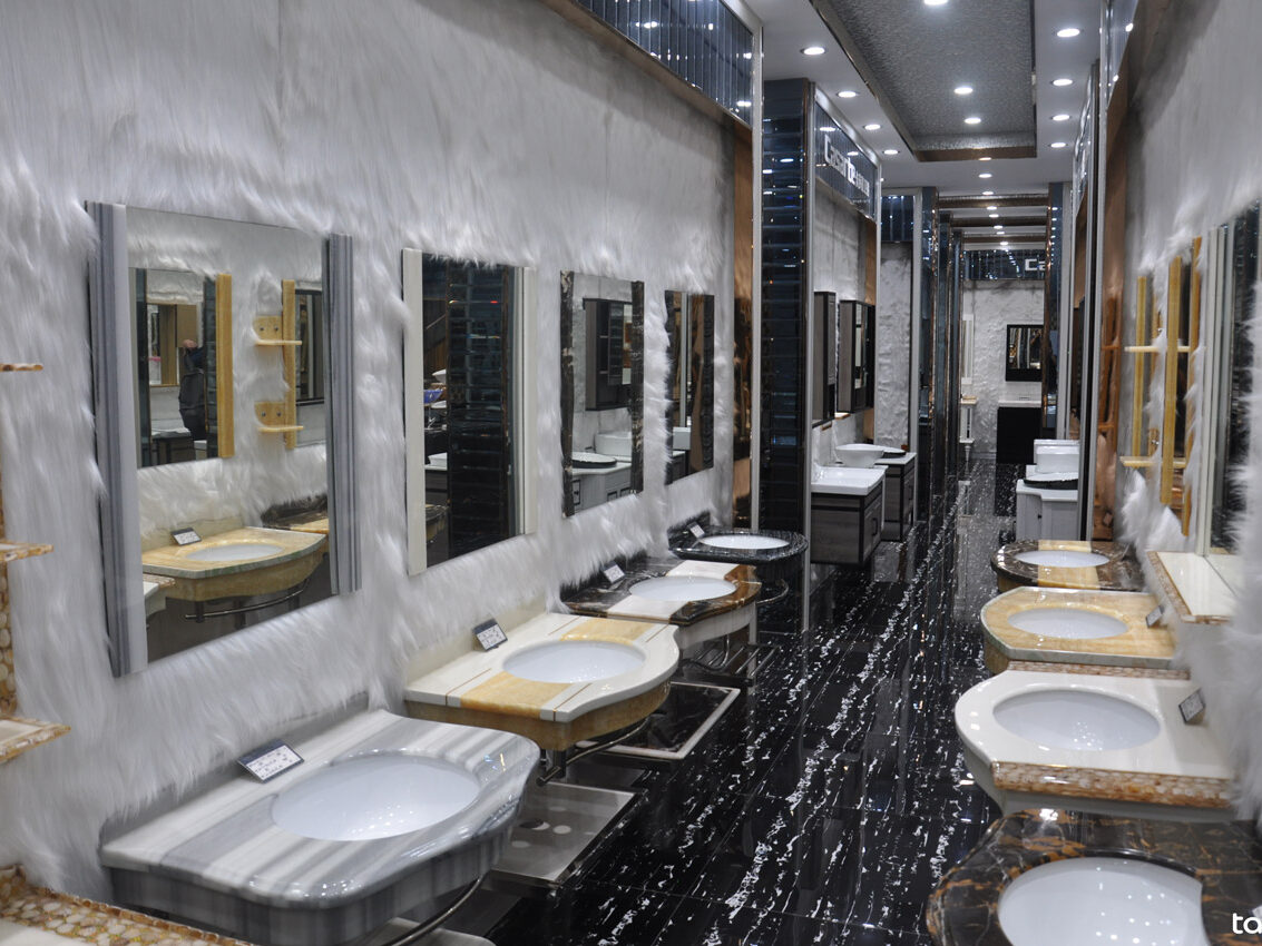 Bathroom-cabinet-showroom