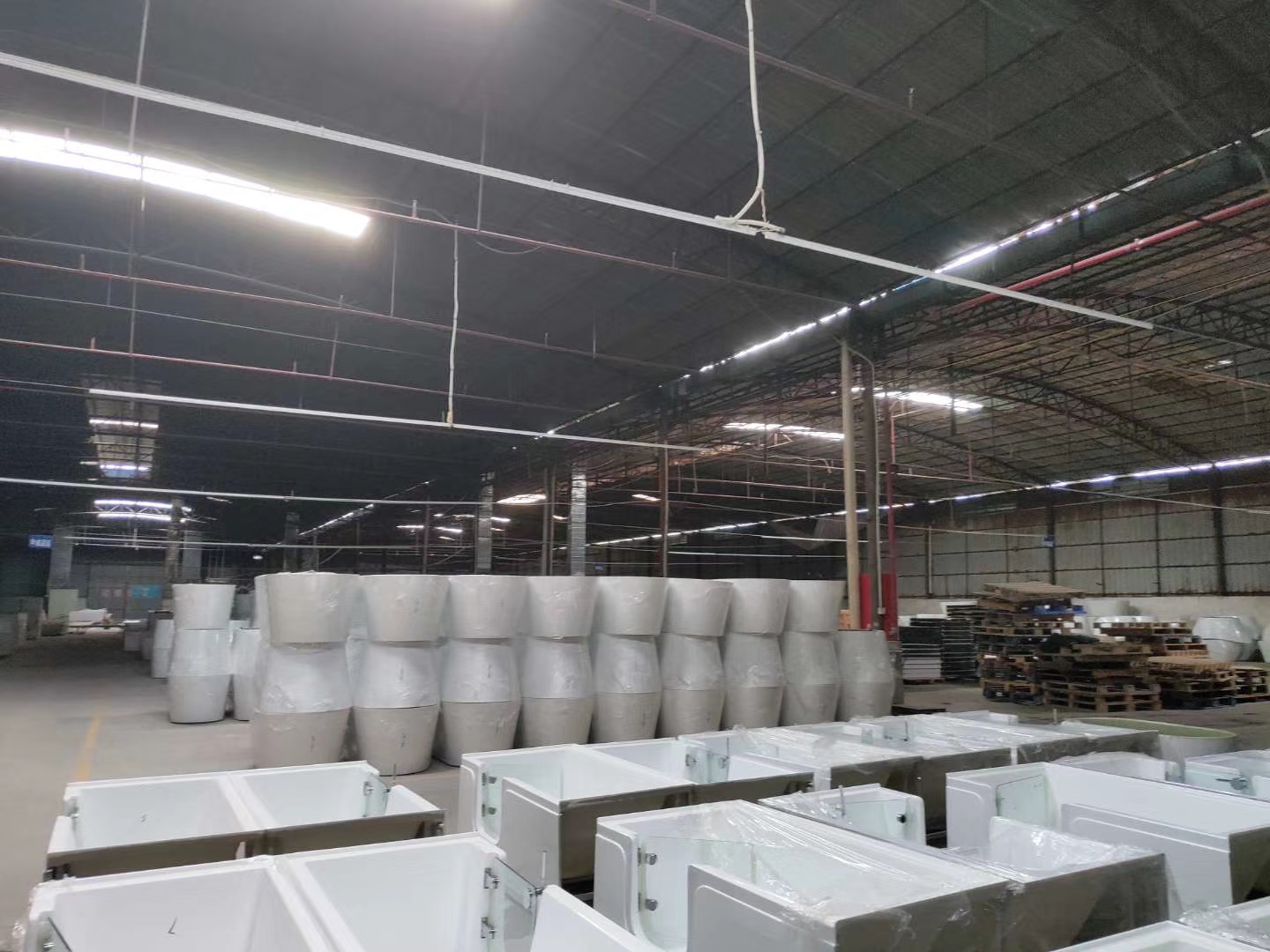 Bathtub sanitary ware factory