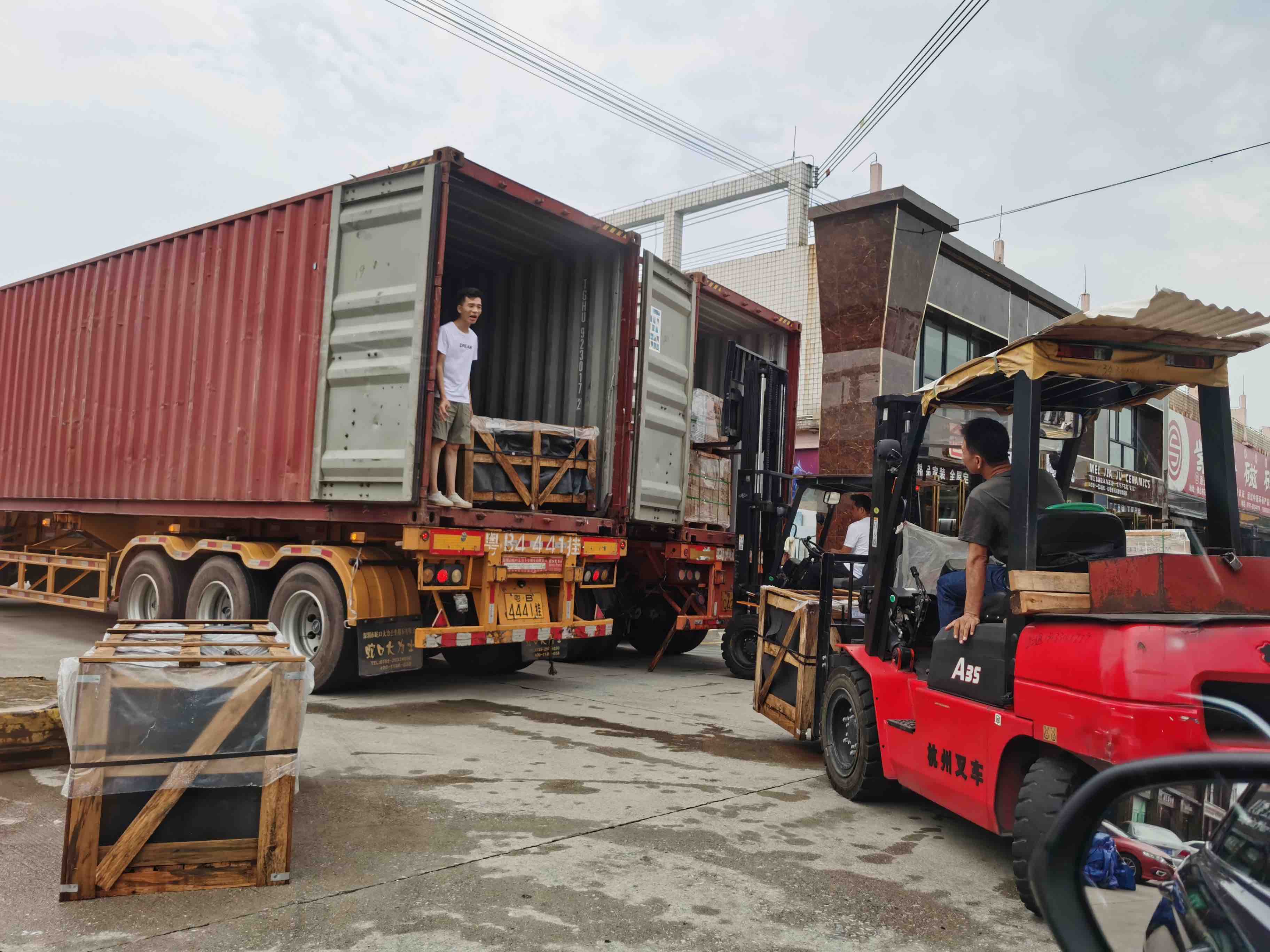 Foshan Zhiye Ceramics Wholesale Market