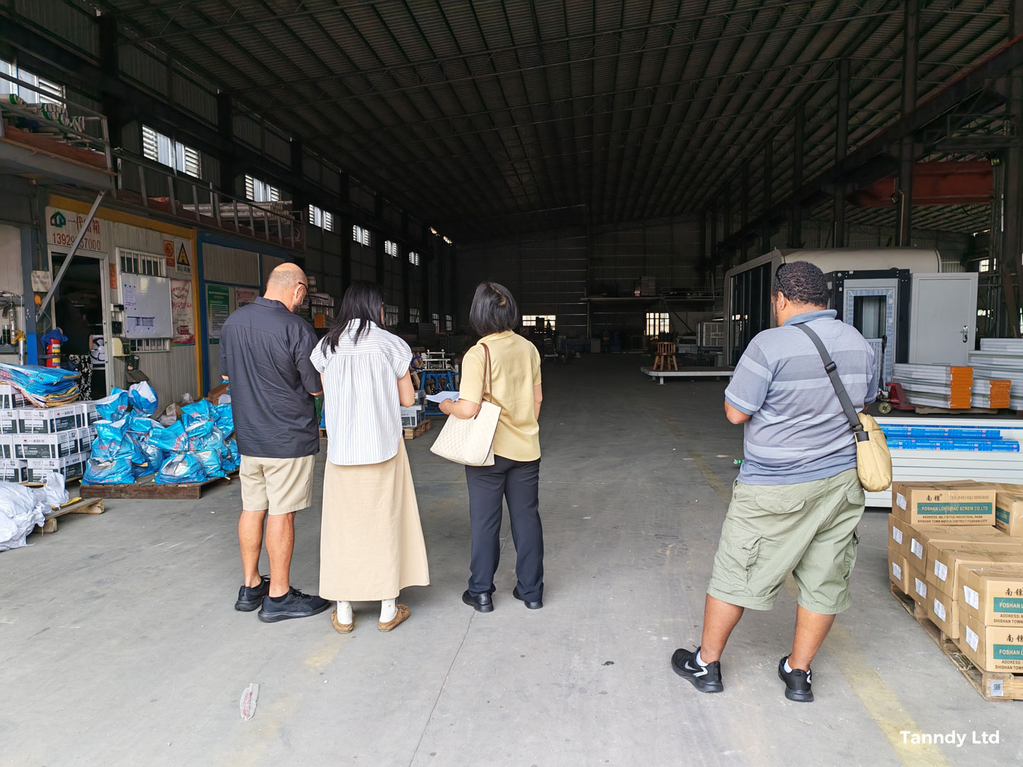 buyer-visiting-factory-in-foshan-china International buyers visiting a factory in China