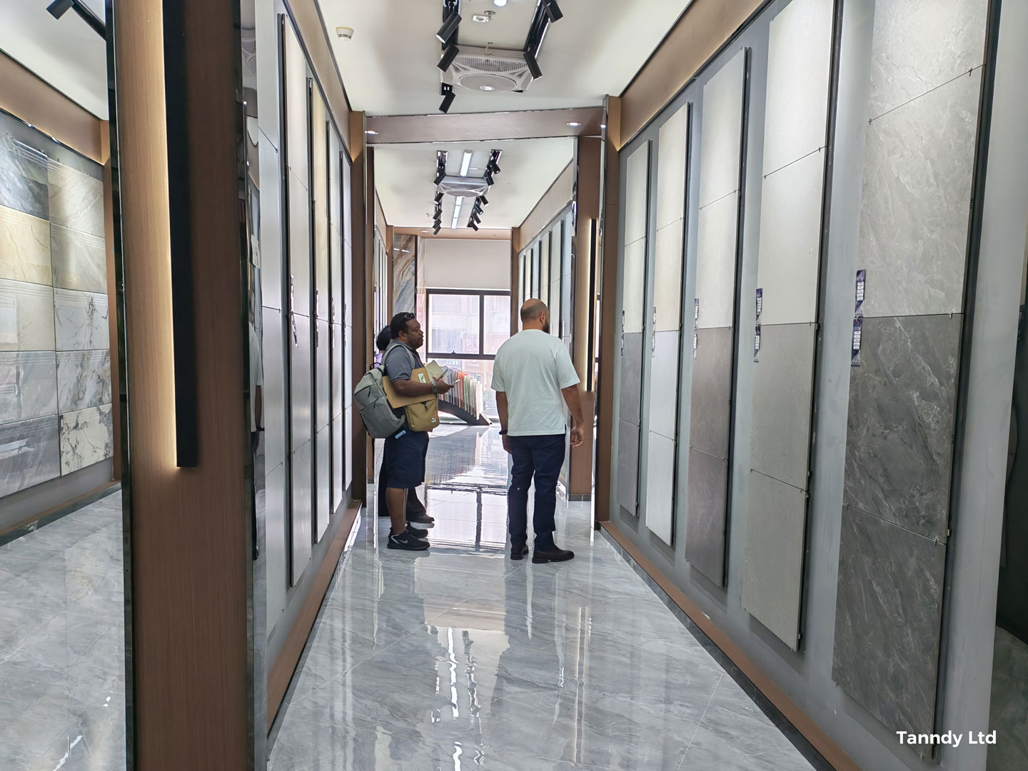 buyer-visiting-foshan-tile-showroom International buyer visiting a tile showroom in Foshan