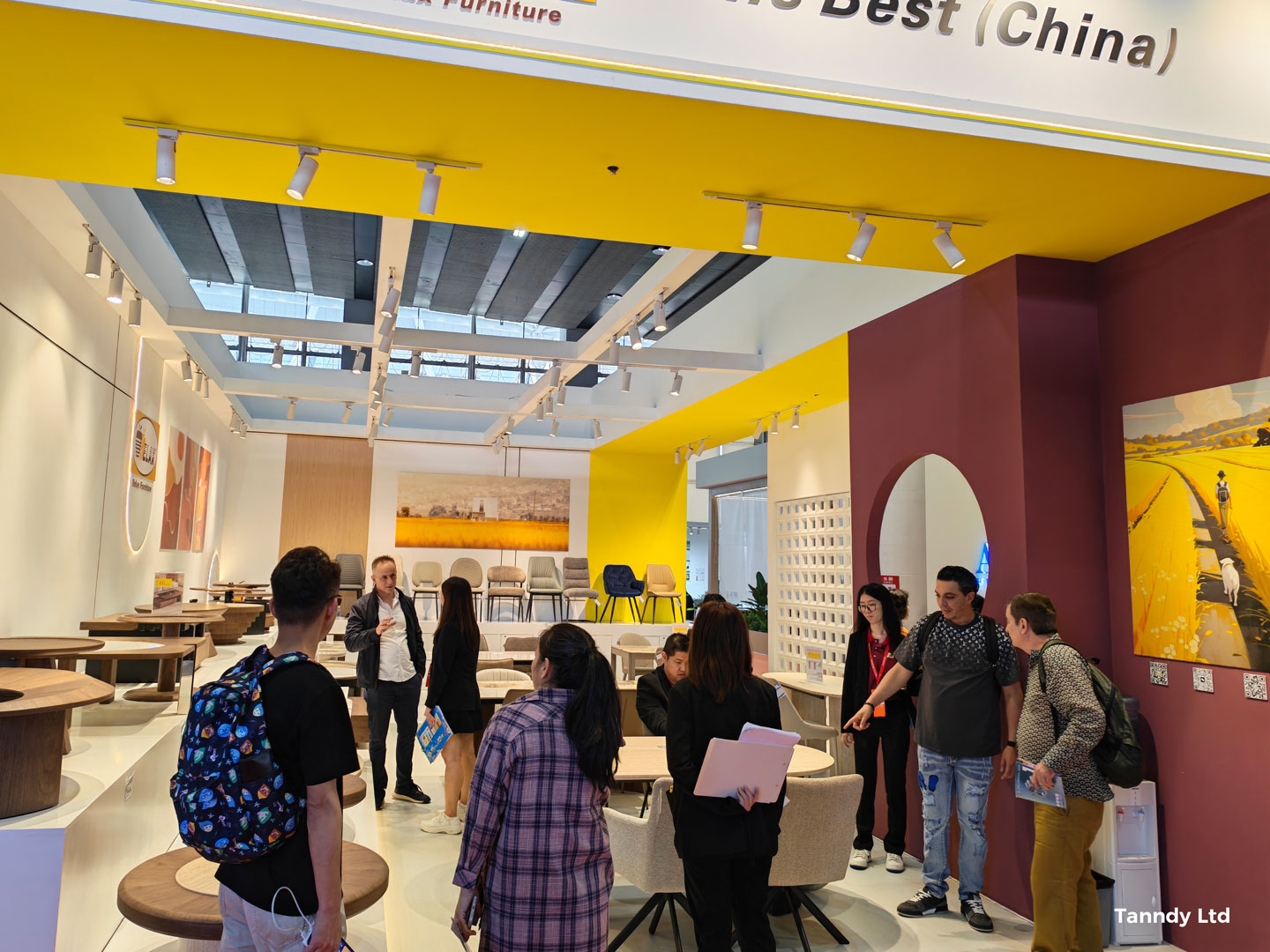 buyers-visiting-canton-fair-guangzhou Buyers visiting the Canton Fair in Guangzhou